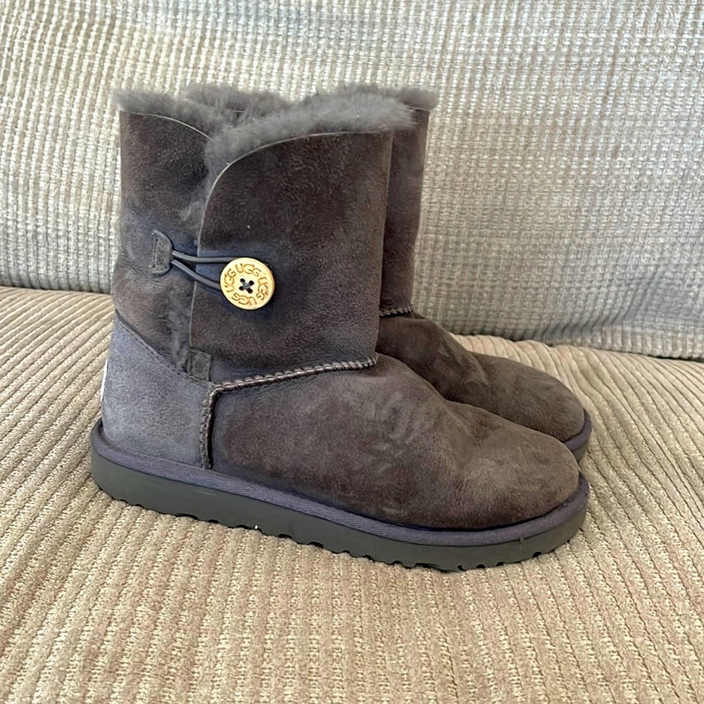 Grey Bailey Button Uggs!